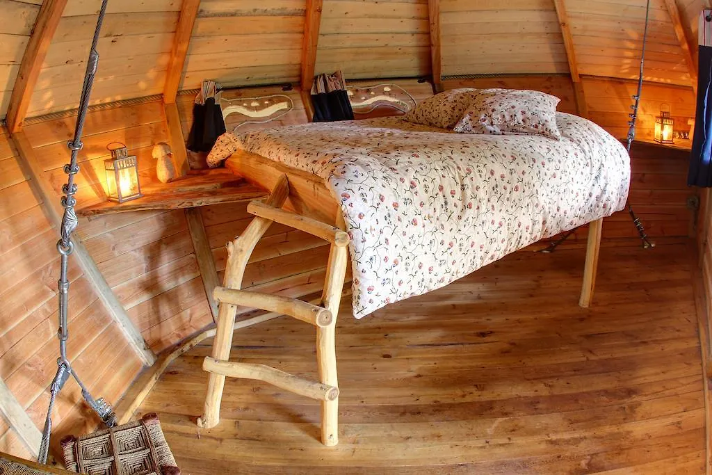 Bed & Breakfast Insolites, Les Ormes, Epiniac France