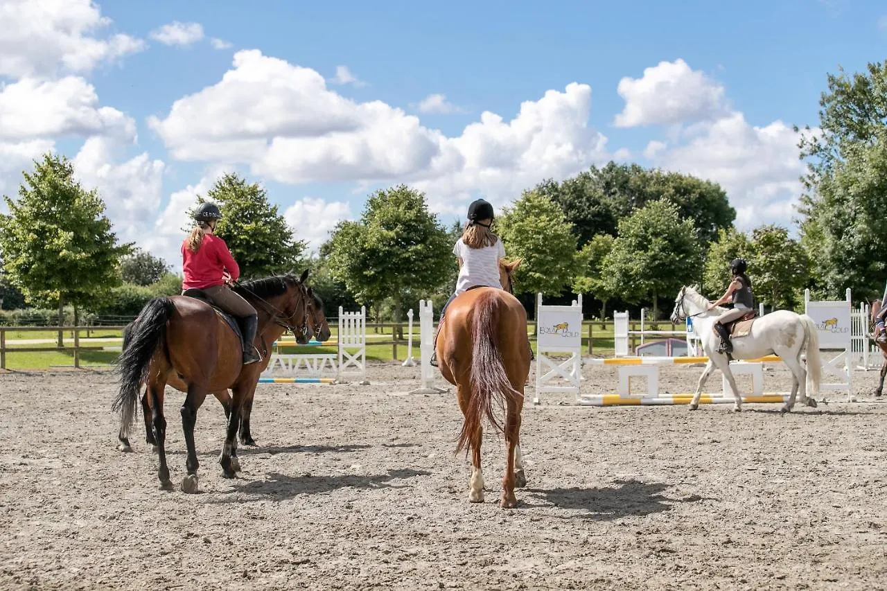 Insolites, Les Ormes, Epiniac 0*,  France